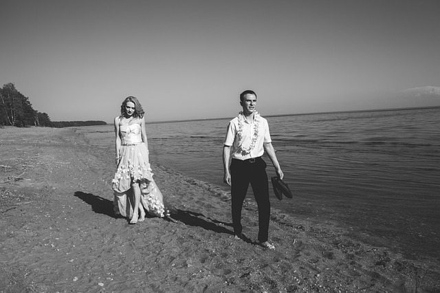 Muž a žena na pláži